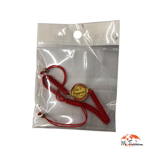 Pulsera roja con la medalla de San Benito